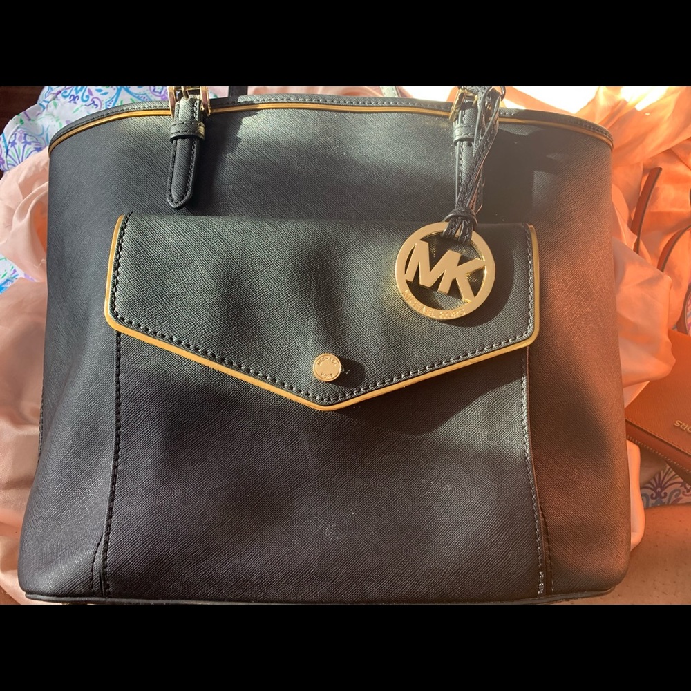 Michael Michael Kors Jet Set Tote - Picture 2 of 6